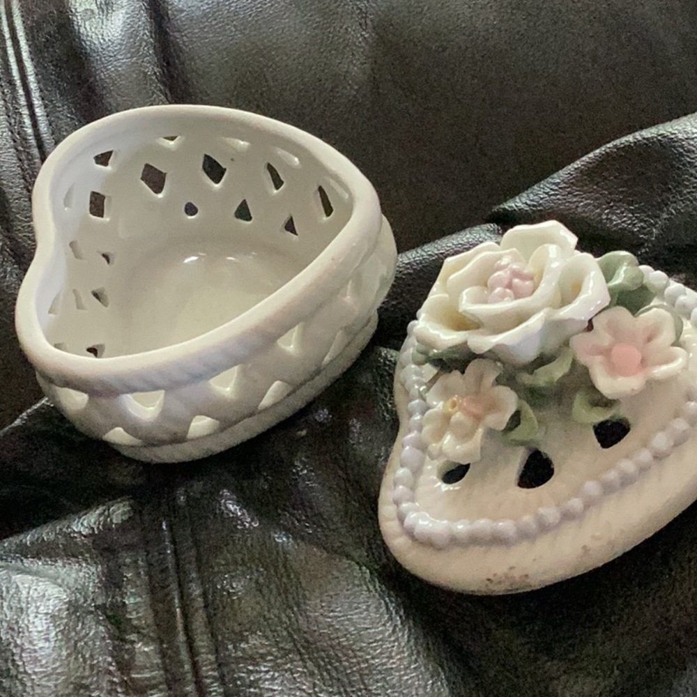 HEART LATTICE Trinket Box Capodimonte Ceramic 4" X 3” X 3 1/2”